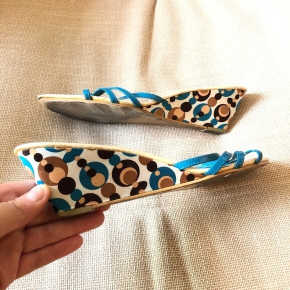 Cute blue dotted wedge heel sandals / shoes - Picture 7 of 12